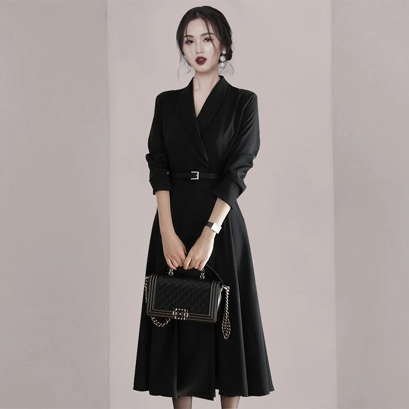 

Женское платье с длинным рукавом и V-образным вырезом