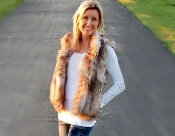 

Faux Fox Fur Clothes 2021 Fluffy Warm Sleeveless Waistcoat Fashionable Women Winter Slim Clothes Short Top With Pockets