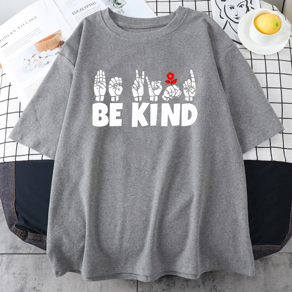 

Женская футболка с принтом BE KIND, модные удобные футболки, повседневная футболка в стиле хип-хоп, ретро
