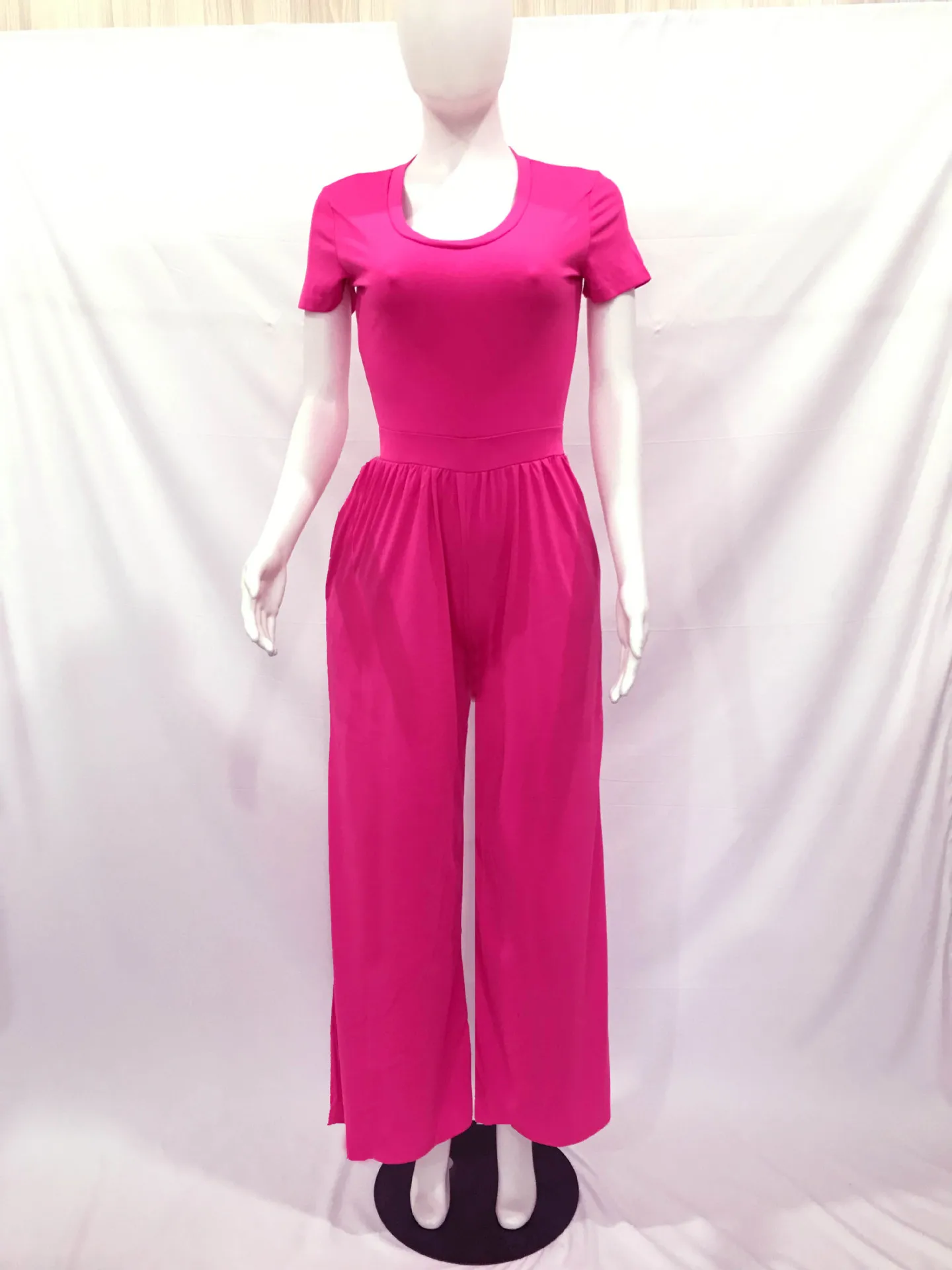 Женский комбинезон с круглым вырезом и коротким рукавом однотонный Свободный