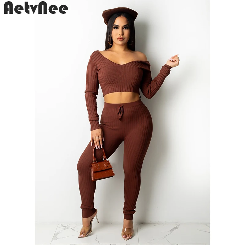 

Женский комплект из двух предметов, однотонный топ в рубчик с длинным рукавом и V-образным вырезом и эластичные облегающие брюки со шнуровко...