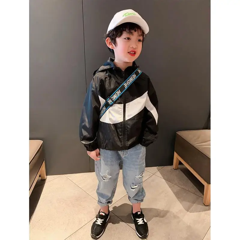 Осенние куртки плащ для маленьких мальчиков 2021 новая весенняя верхняя одежда с