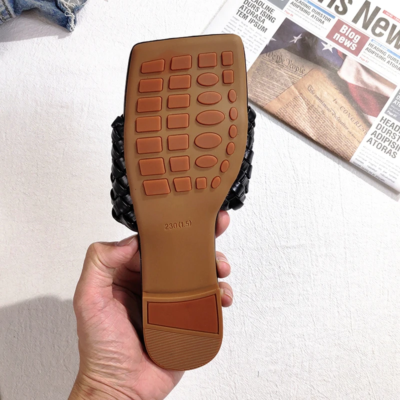 

2021 Summer's new women's outdoor flat slippers Romano-style PU woven red black white large size sandals fashion shoes