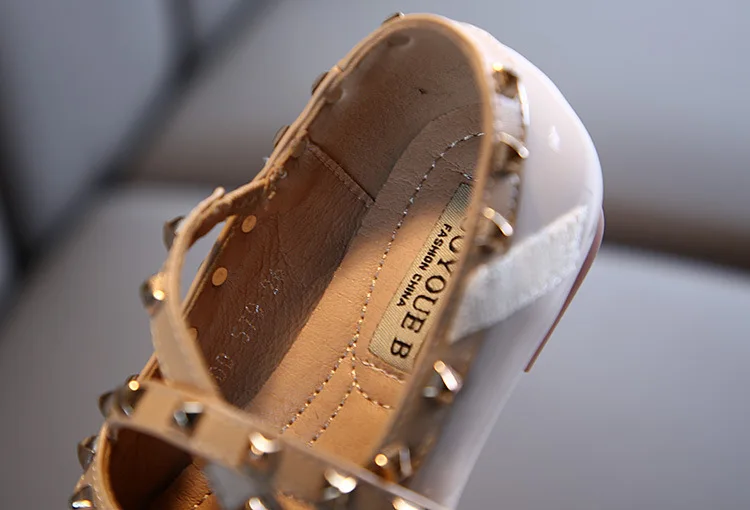 

Autumn Girls Leather Shoes Bright Leather Rivet Princess Dance Leather Shoes Student Shoes Children Shoes