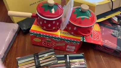 Эмалированный горшок для приготовления супа, молока, с одной ручкой, клубника, утолщение