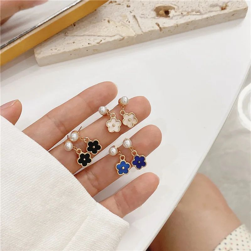 

New fashion personality five-leaf flower pearl S925 silver needle earrings female temperament exquisite color flower earrings