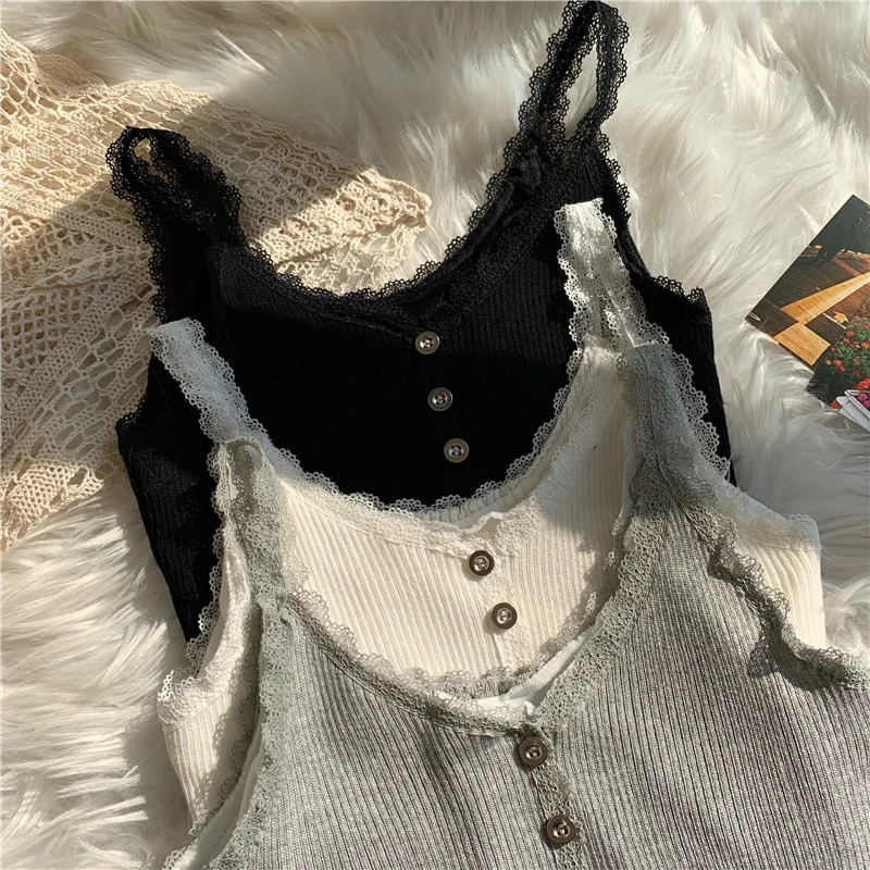 

Женская зимняя кофта с кружевом и бархатной подкладкой