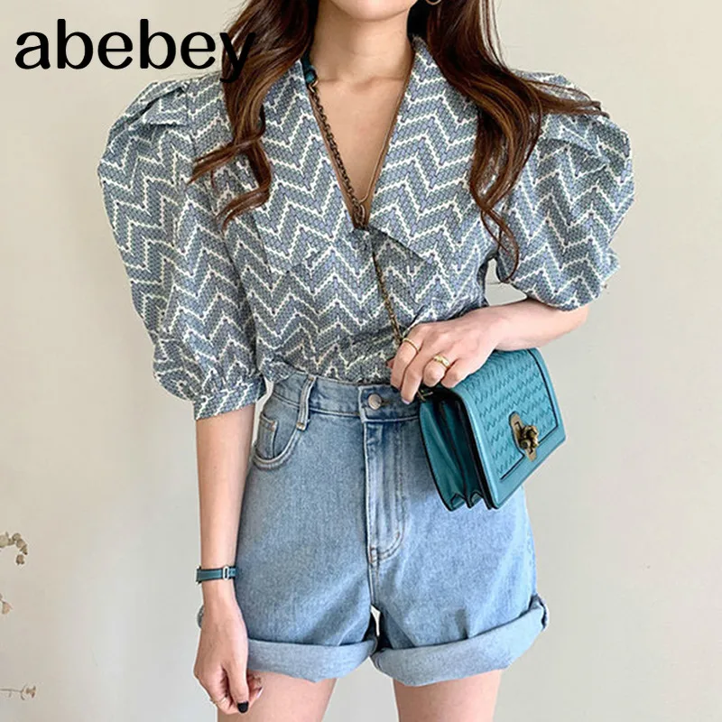 

Женская винтажная блузка с геометрическим принтом, голубая блузка с отложным воротником и коротким рукавом, летняя рубашка 2021