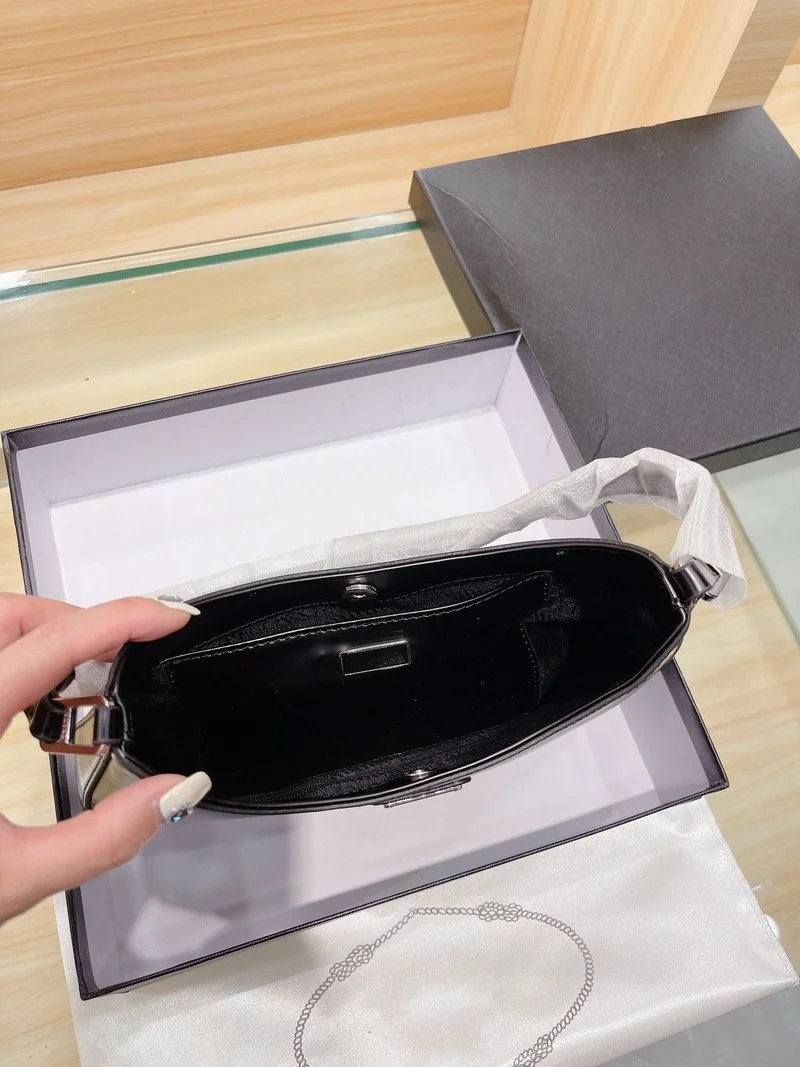 

114323 2021 new armpit Bag Fashion versatile shoulder bag