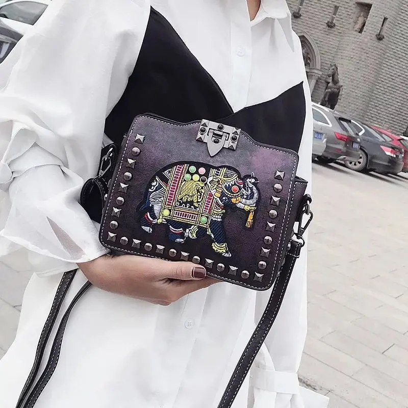 Ins модная сумка-мессенджер летняя женская сумка 2020 новая маленькая с заклепками в