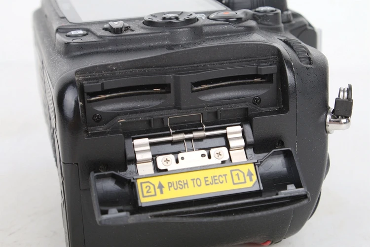 Цифровая зеркальная камера Nikon D7000 16 2 МП б/у | Электроника