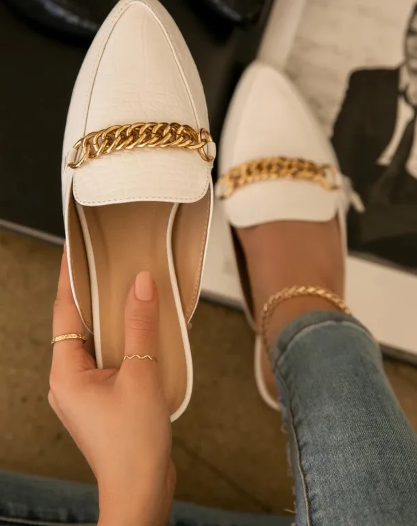 

2021 Mature Style Summer Women Mules Slippers Pointed Toe Square Heel Patent Leather Pleated Chain Outdoor Shoes Ladies Casual