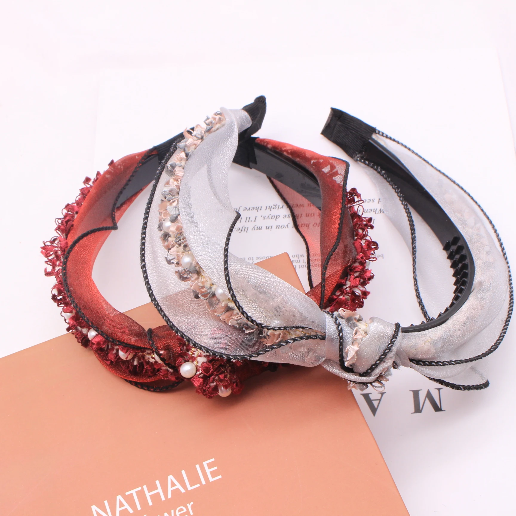 

Новинка, тканевая повязка для волос с узлом в Корейском стиле, элегантный темперамент, кружевной край, небольшой ароматный орнамент для вол...