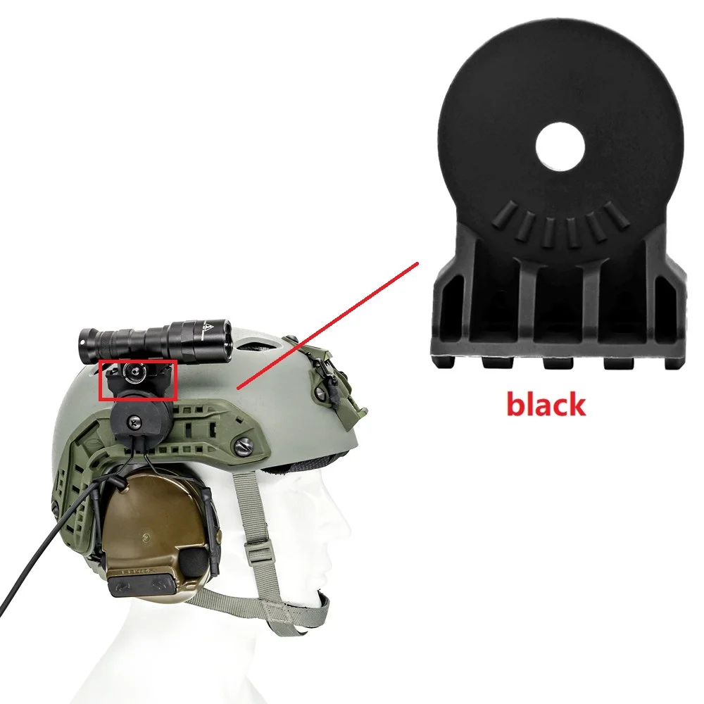 Комплект тактических фонарей на платформе установленный тактическом шлеме для