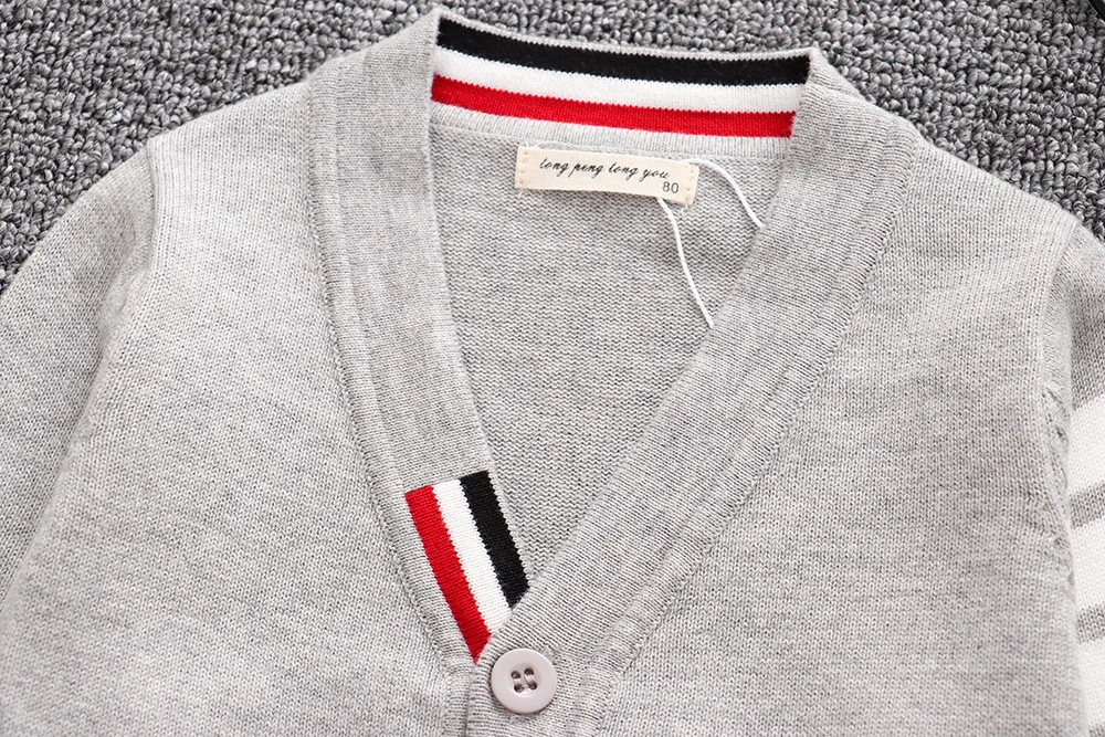 Осенний свитер для маленьких мальчиков джемпер с V образным вырезом вязаная