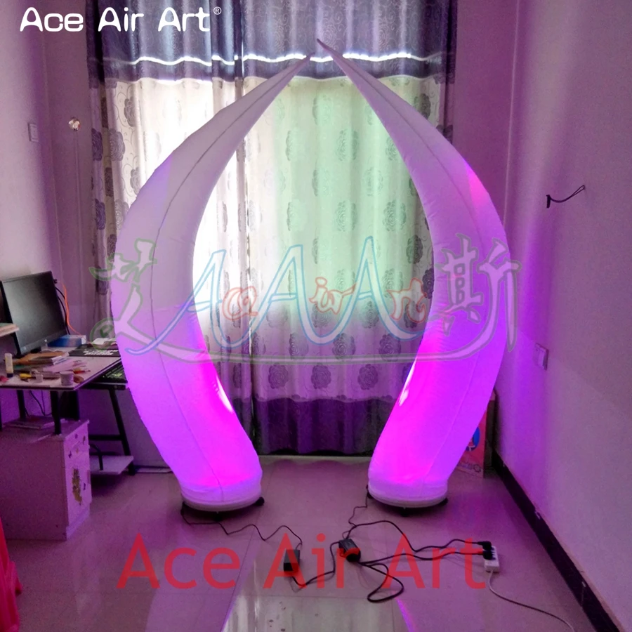 Удивительный декоративный надувной конус для сцены 2 м H светодиодный острый угол