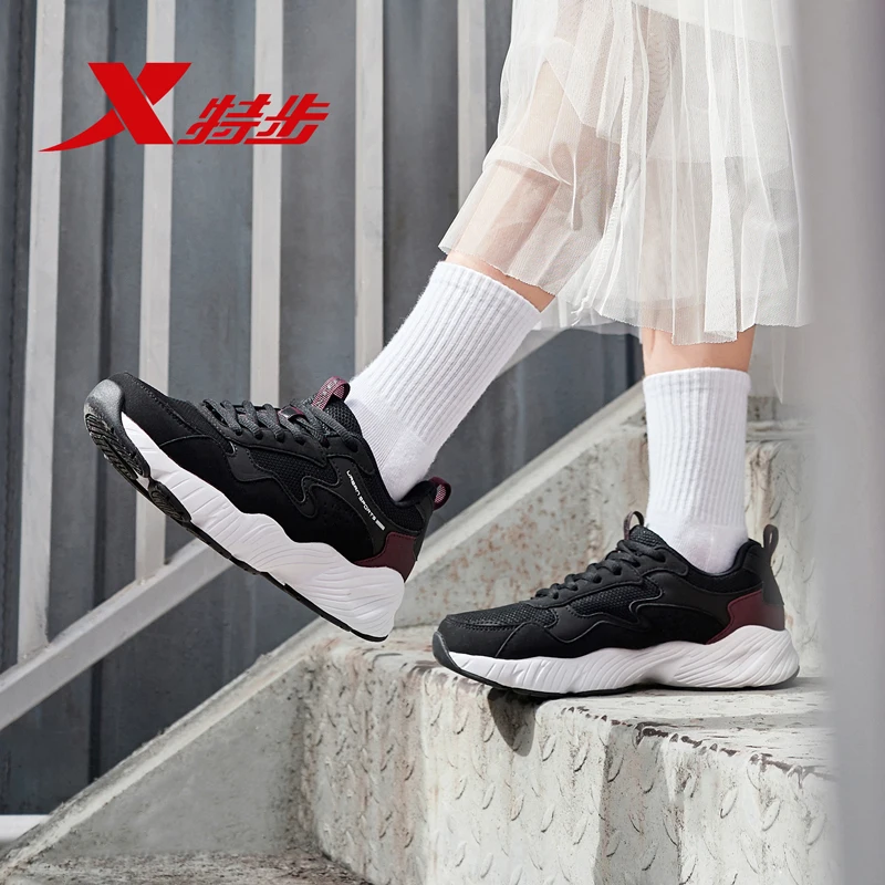 Кроссовки Xtep Женские массивные повседневная обувь для отдыха белые черные