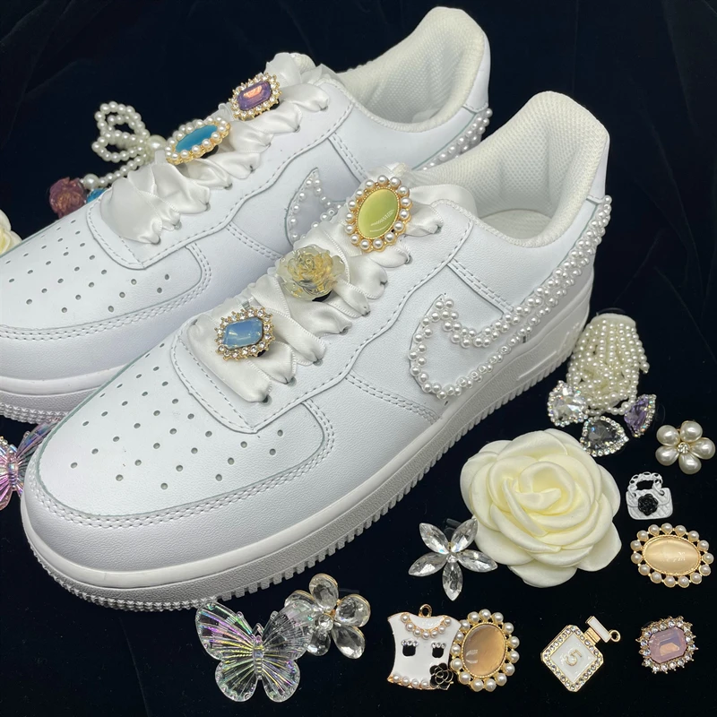

Luxury Shoe Charms for Sneaker Designer Vintage Shoe Accessories Butterfly Rhinestone Women Sneaker Decoration Elegant All-match