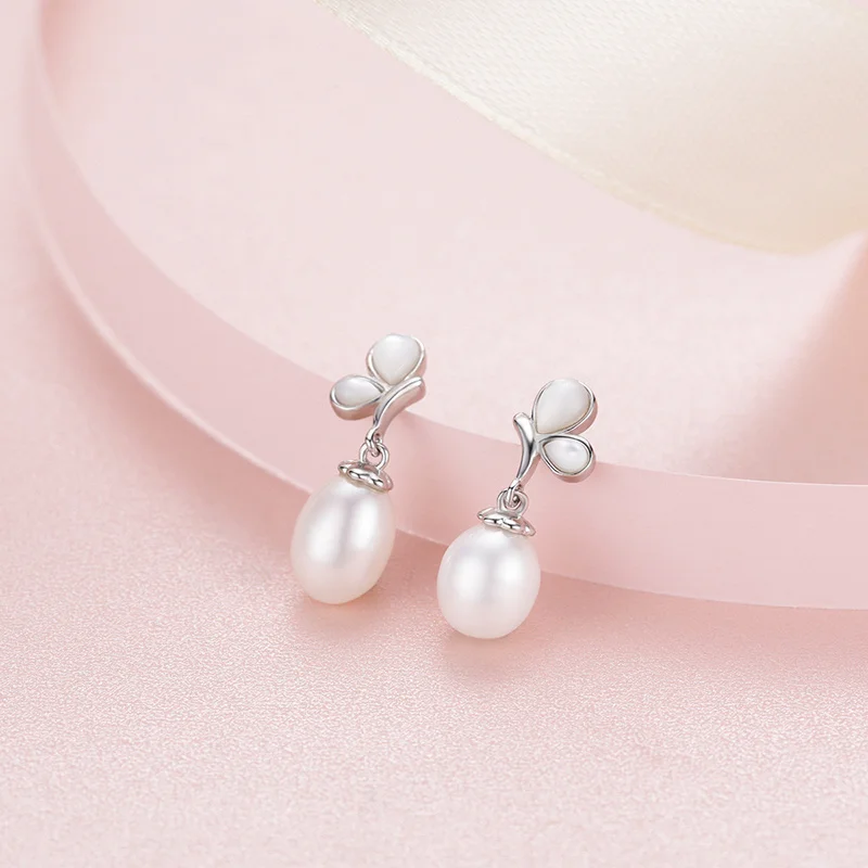 Женские серьги-гвоздики из серебра 925 пробы с пресноводным жемчугом