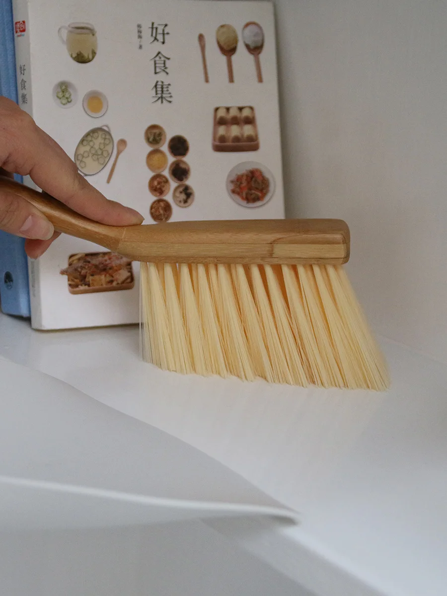 Мягкая щетка для чистки обуви с деревянной ручкой не повреждая обувь кожаная