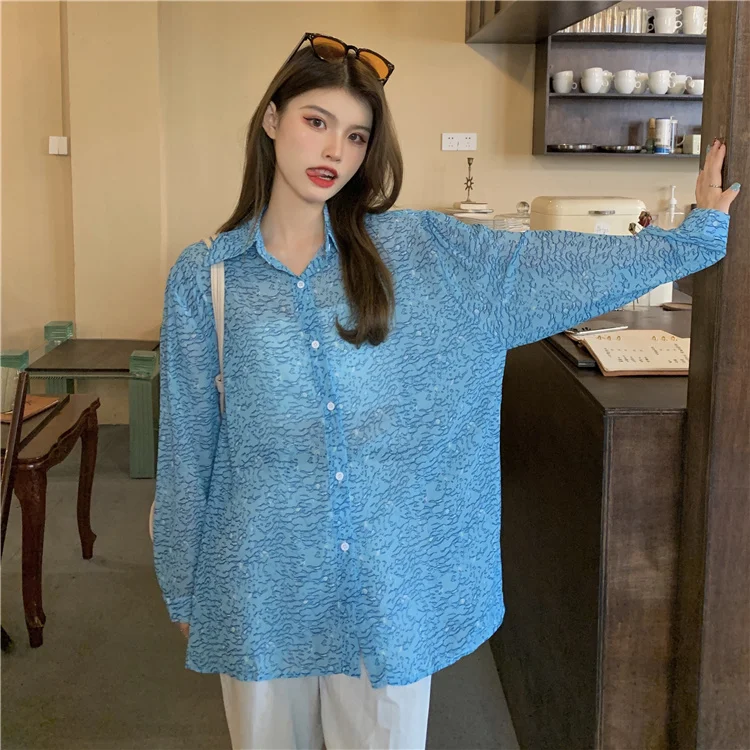 

Корейская рубашка с длинным рукавом и голубым цветком в стиле ретро