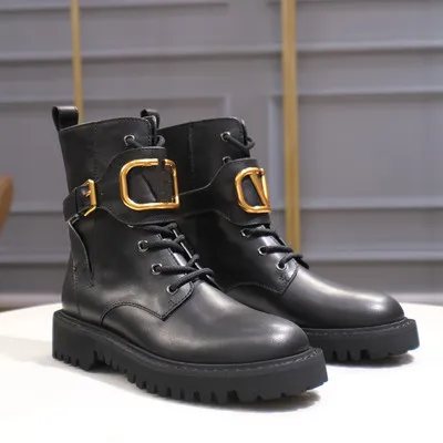 

Fashion new designer women's boots women's boots winter metal letter brand short boots classic all-match women's shoes