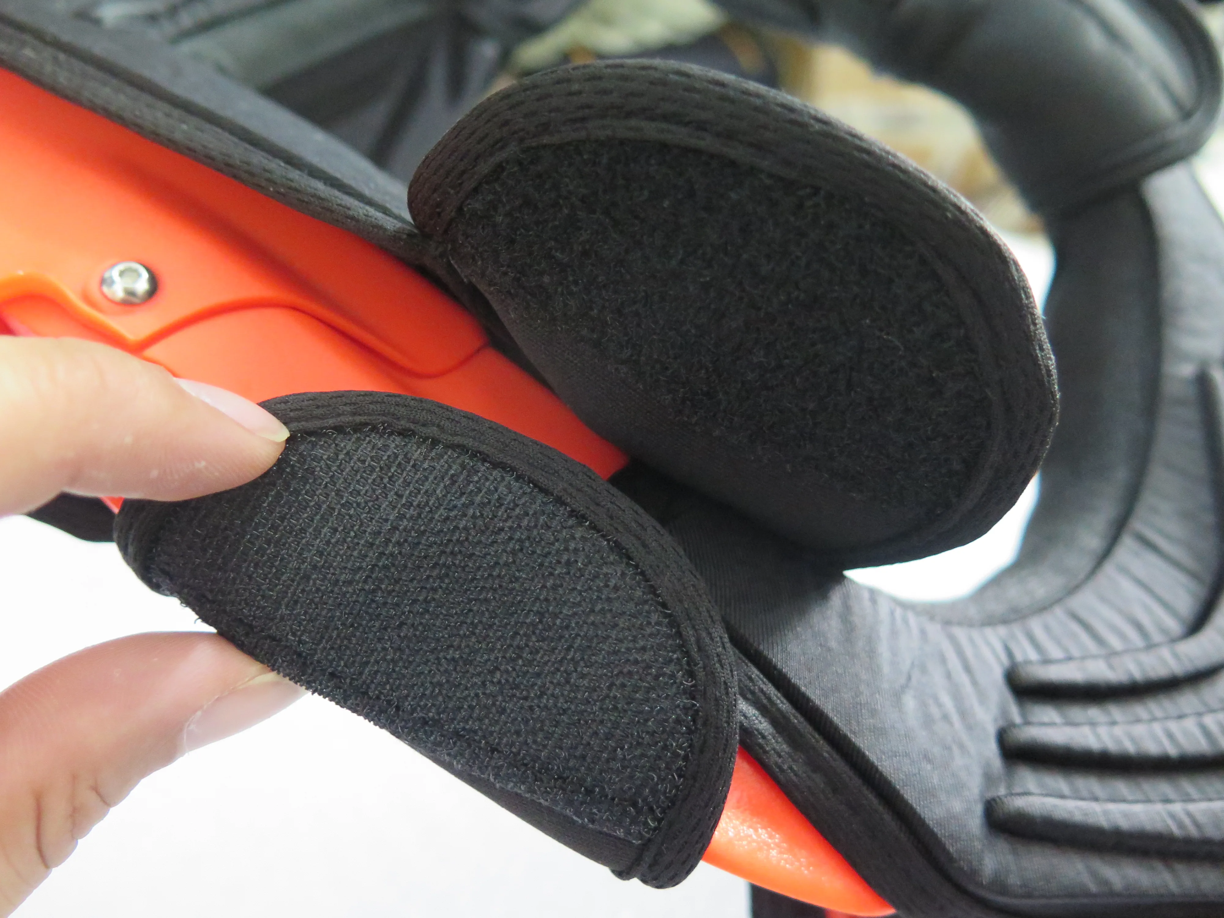 Цвет оранжевый для мотокросса экстремального скалолазания шеи поддержки шлема