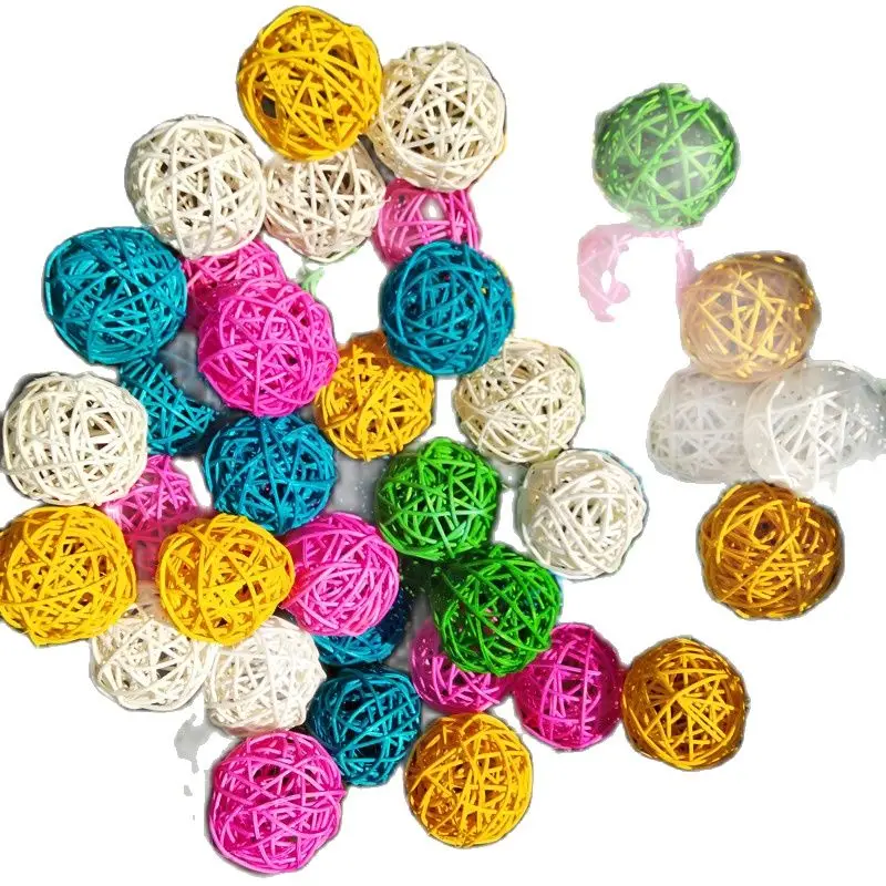 

Primary Color Sepak Takraw Parrot Chews Toy Ball Pet Bird Catches Colored Toy Ball At Its Feet