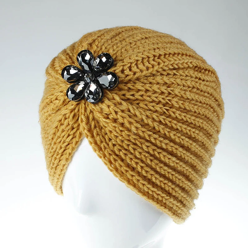 Вязаная шапка с цветами и стразами модная мягкая тюрбан однотонная женская