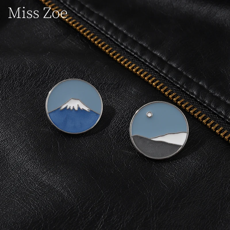 

Nature Landscape Mountain Enamel Pins Natural Night Moon Scene Badge Brooches Lapel Collar Hat Bag Jewelry Gifts For Adventurer