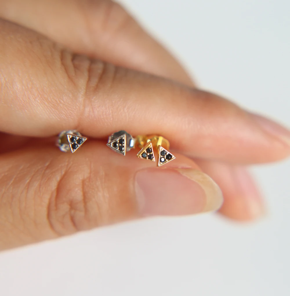 Серьги очень мини треугольные шпильки 925 пробы серебро кубический цирконий Cz для