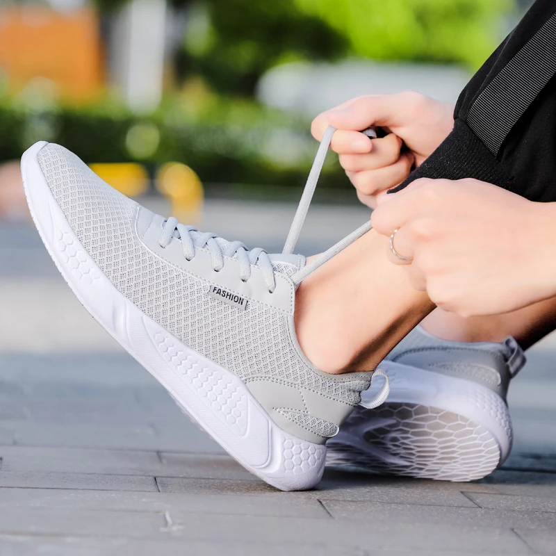 

Mesh Sneakers Men Breathable Lightweight Lace-Up 3 Colors Classic Men Shoes Outdoor Sport Trainers 2021