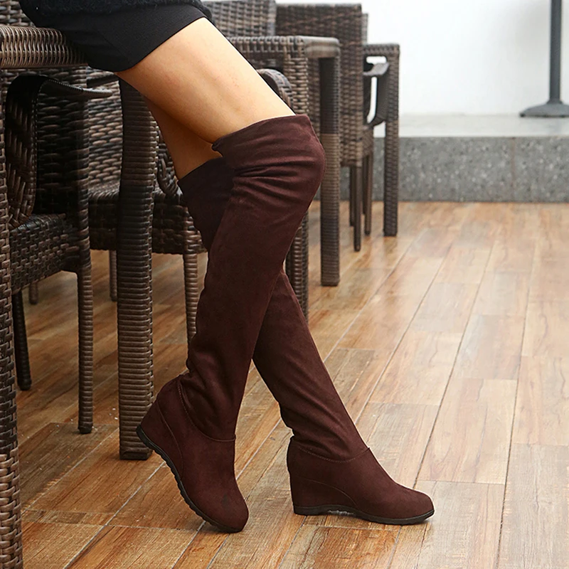 Женские эластичные сапоги выше колена черные облегающие из флока на высоком