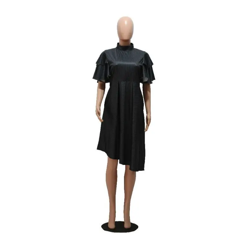 Женское Полосатое платье с воротником хомутом и оборками асимметричное