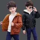 Куртка из искусственной кожи с капюшоном для мальчиков, куртка из искусственной кожи на бархатной подкладке, с большими карманами, 2021