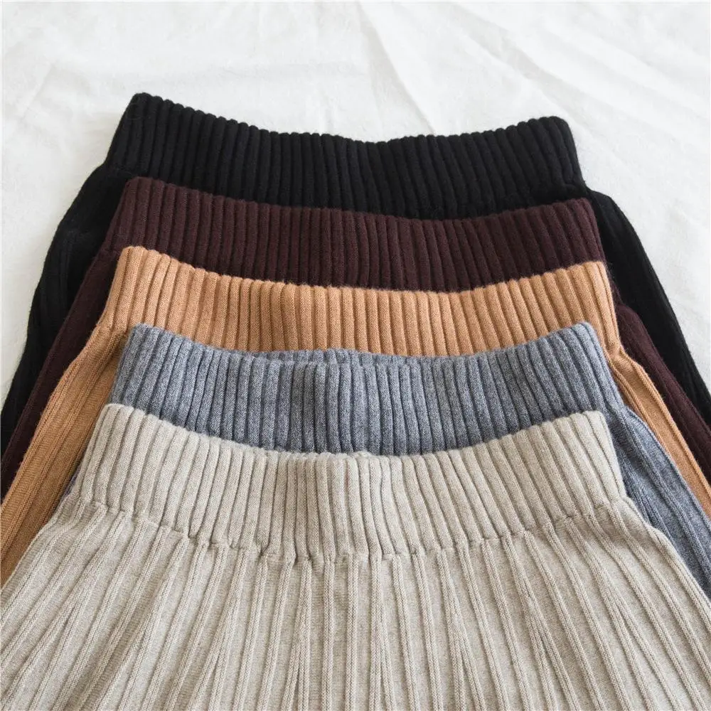 Женская трикотажная юбка А-силуэта на осень и зиму короткая плиссированная