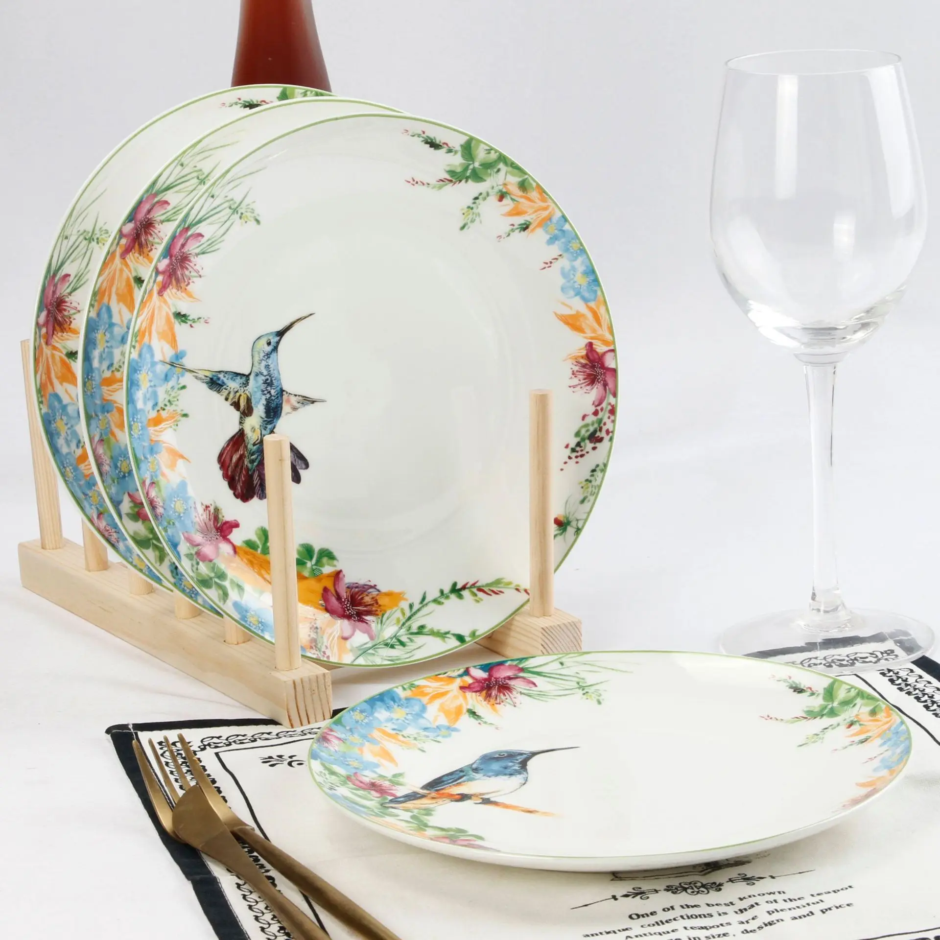 

Embossed flower and bird bone china plate factory direct selling hotel bone china tableware