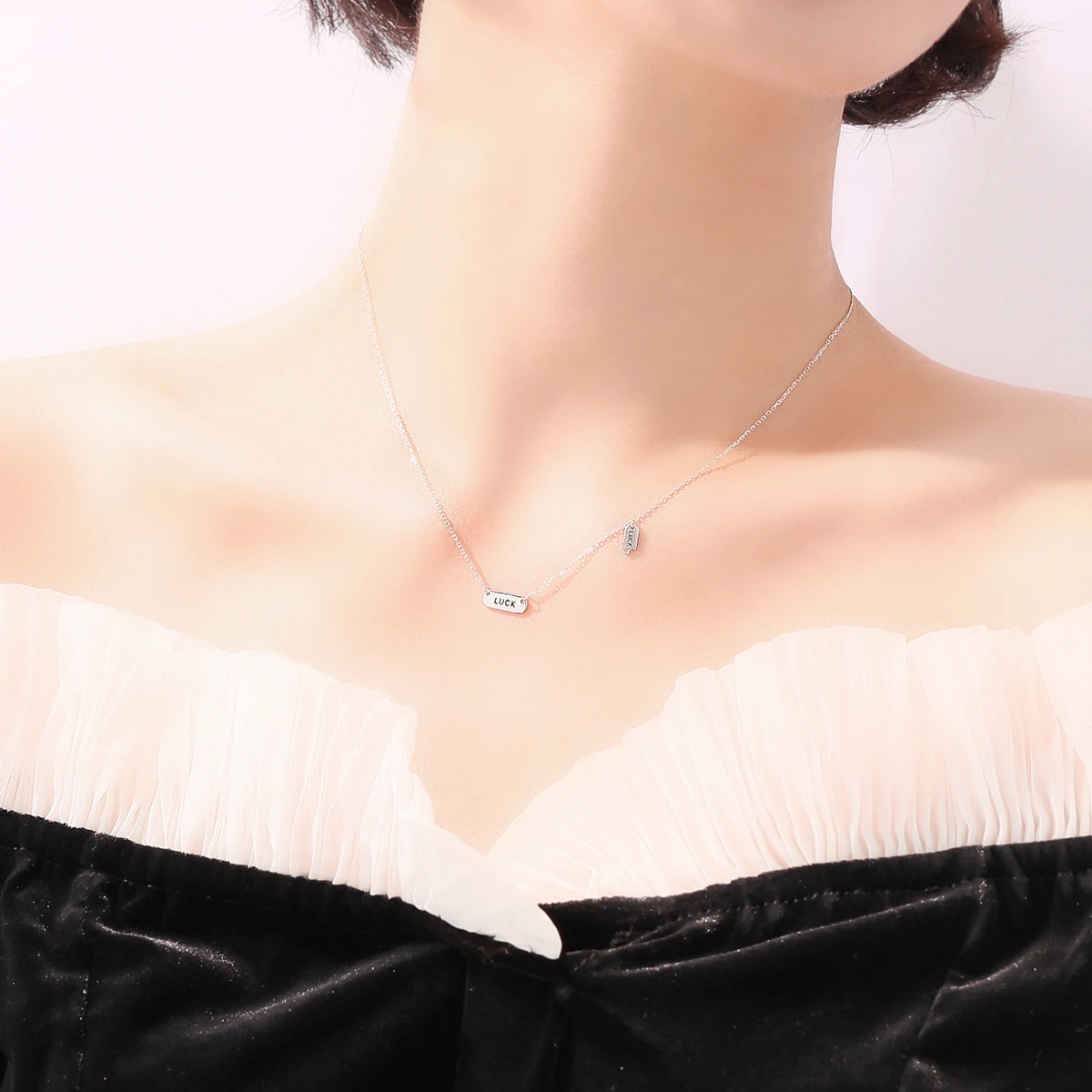 

JLN1243 Handmade small ornaments simple cold wind Necklace clavicle woman