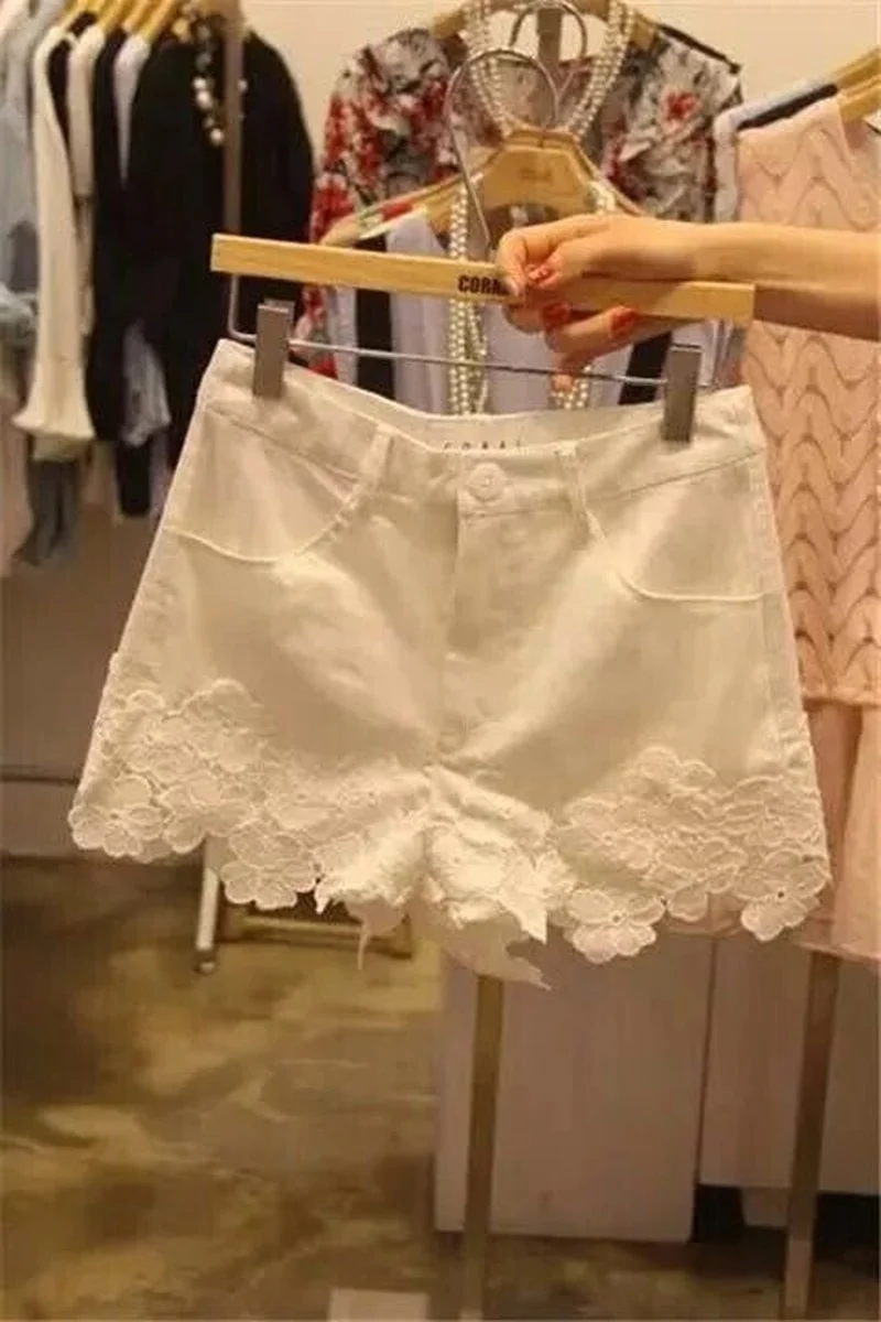 

2021 spring and summer new Korean fashion lace stitching sweet perforated shorts female wild student hot pants
