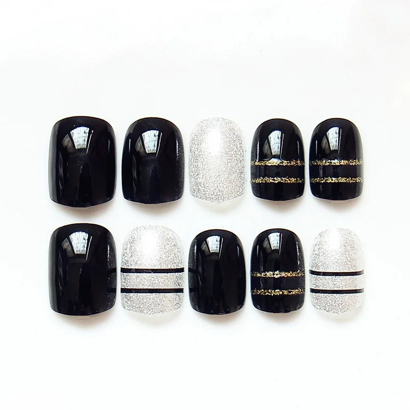 Квадратные поддельные ногти средней длины модные золотые и серебряные блестки