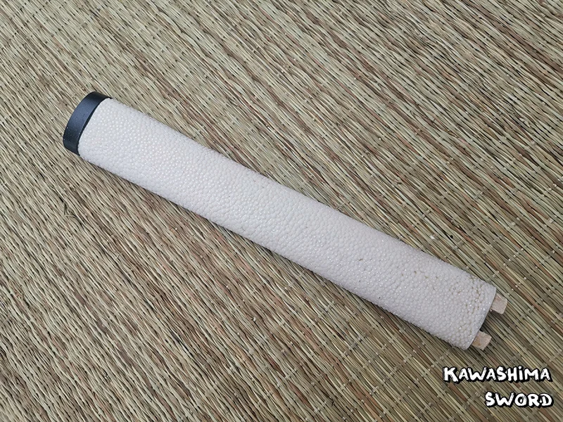 Японский меч Tsuka с такой же деревянной ручкой обернутый натуральный морской скат