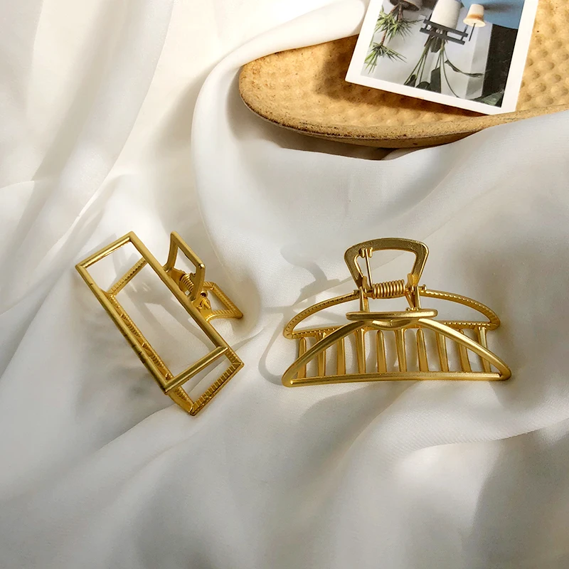 

2021 Fashion Hyperbole Big Metal Hair Claw Clips Geometric Big Size Makeup Hair Styling Hairclip For Women Hair Accessories
