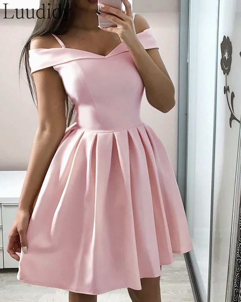 

Women Elegant Off Shoulder Solid Color Pleated Party Dress