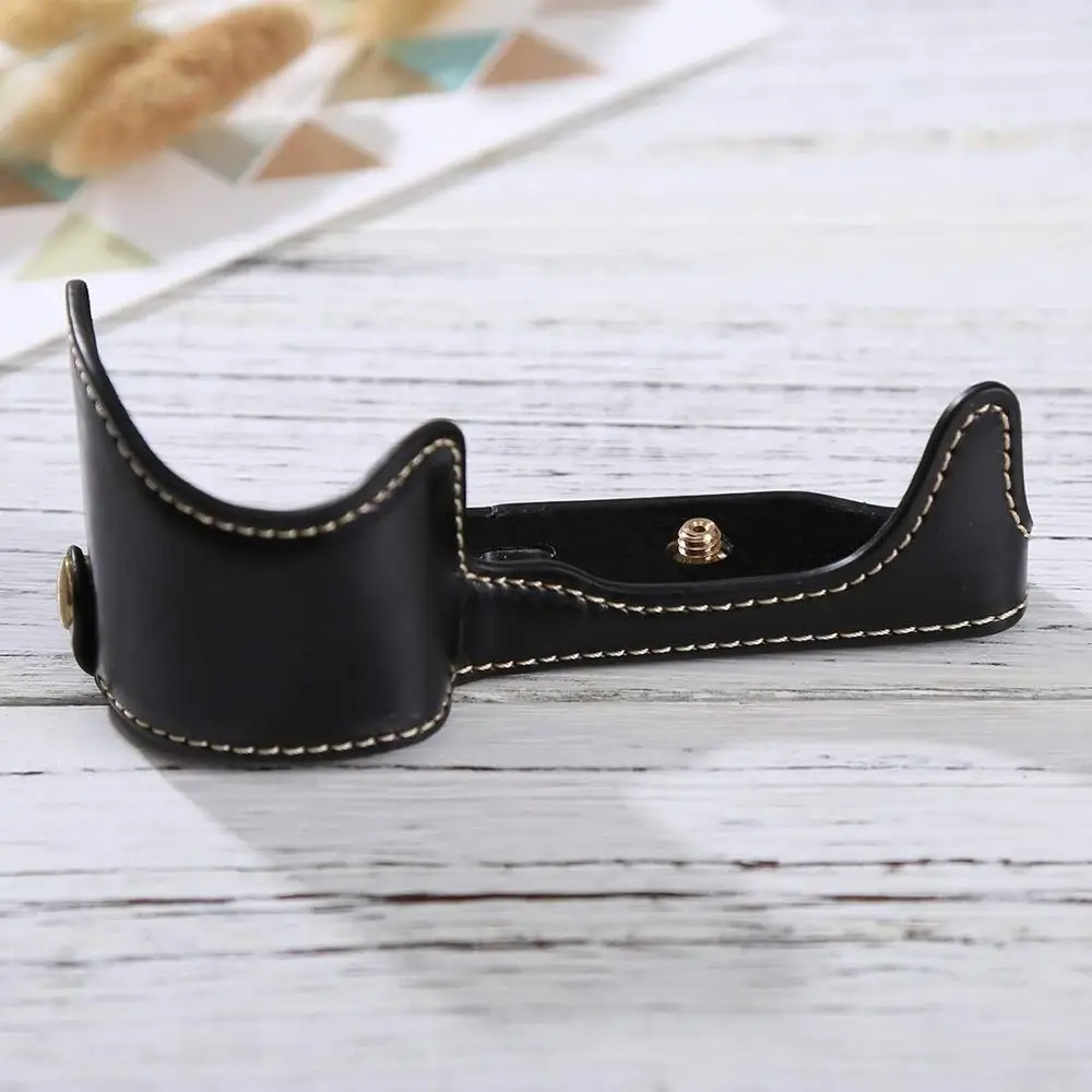 Защитный чехол из ПУ кожи открывающийся снизу для камеры Sony A6600 с отверстием