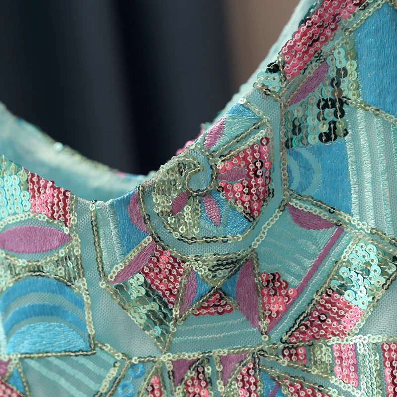 Зеленый тяжелое вышитое с v образным вырезом горловины и пайетками майка на