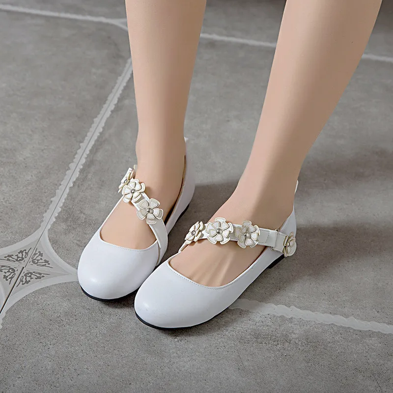 

YQBTDL Flower Buckle Mary Jane Shoes 2021 Round Head Shallow Mouth Flat Heel Spring New Style Retro Style Shoes Lady Size 34-43
