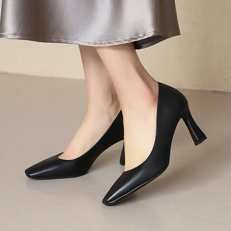 

Туфли женские на толстом каблуке, однотонные, без застежки, удобные, рабочая обувь, большие размеры 34-48, весна-осень