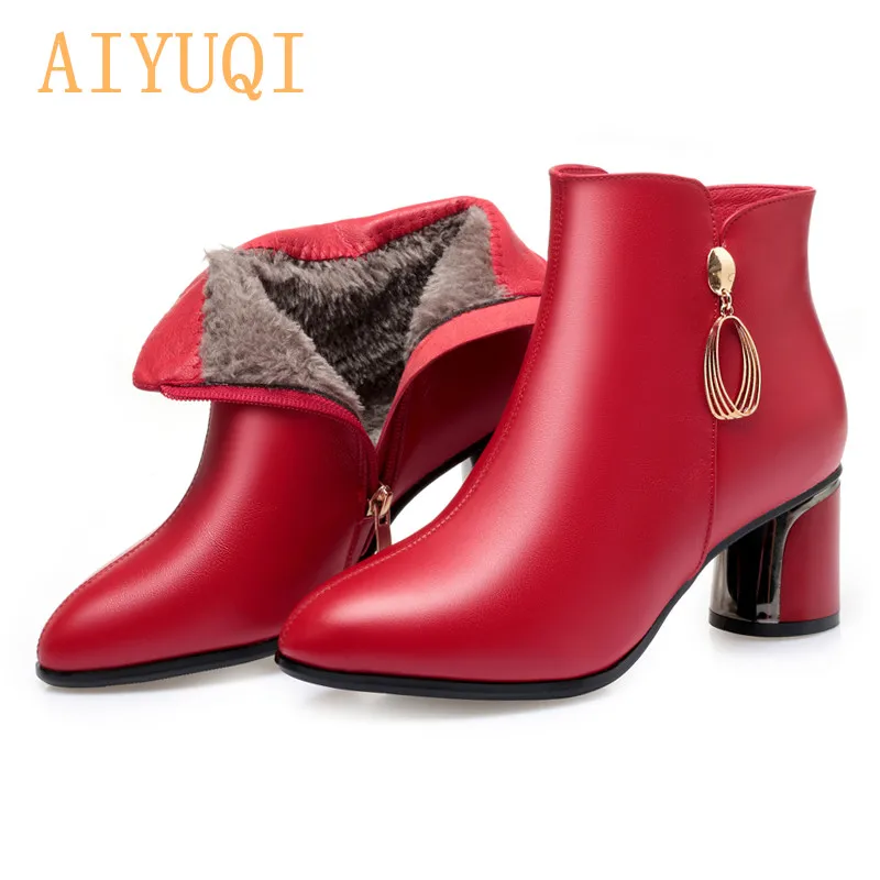 Red fluff AIYUQI; Новинка года; зимние женские модельные ботинки из натуральной кожи; ботильоны в европейском и американском стиле на высоком каблуке; красные женские свадебные ботинки - Цвет: Red fluff