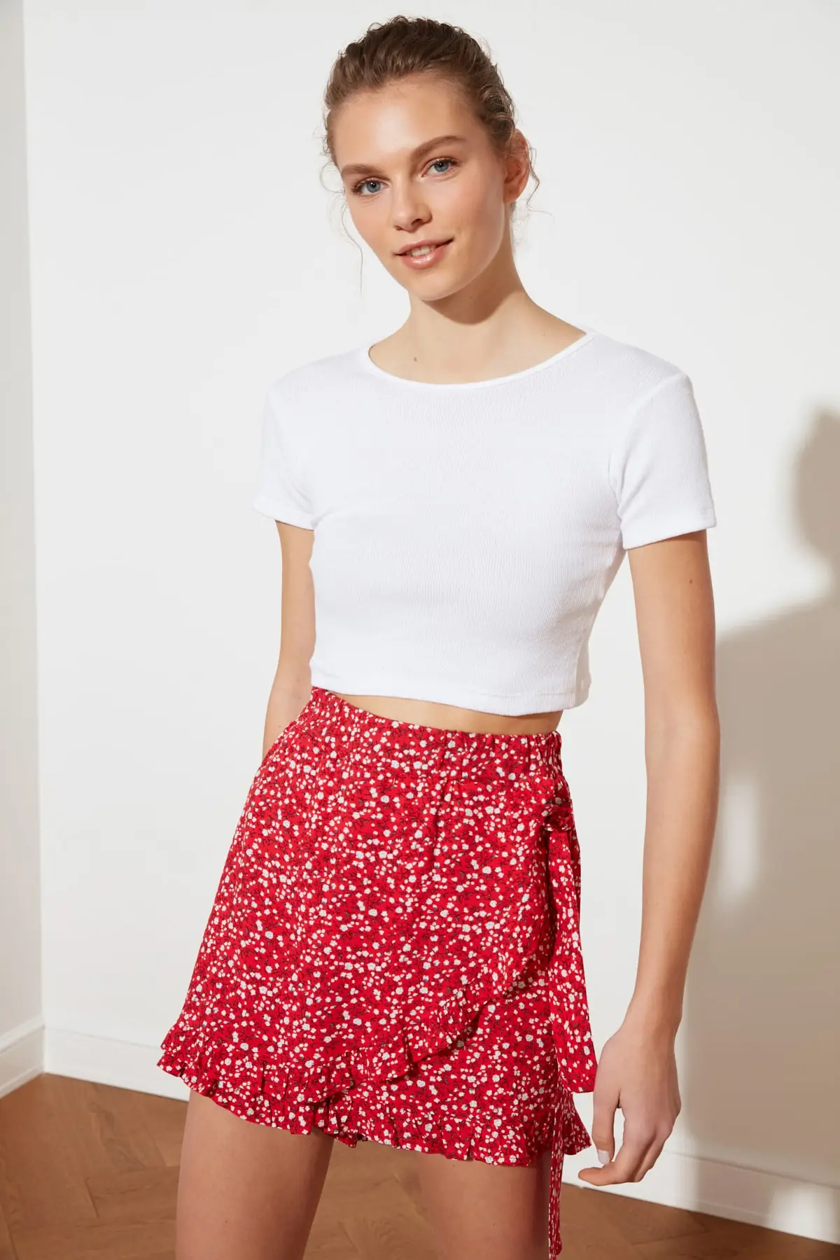 

Red frilly shorts skirt TWOSS21SR0090