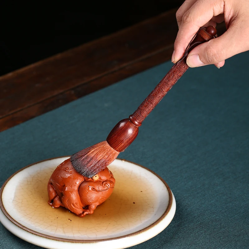 

Two practical tea ware ebony YangHuBi brush cleaning dust longfeng YangHuBi